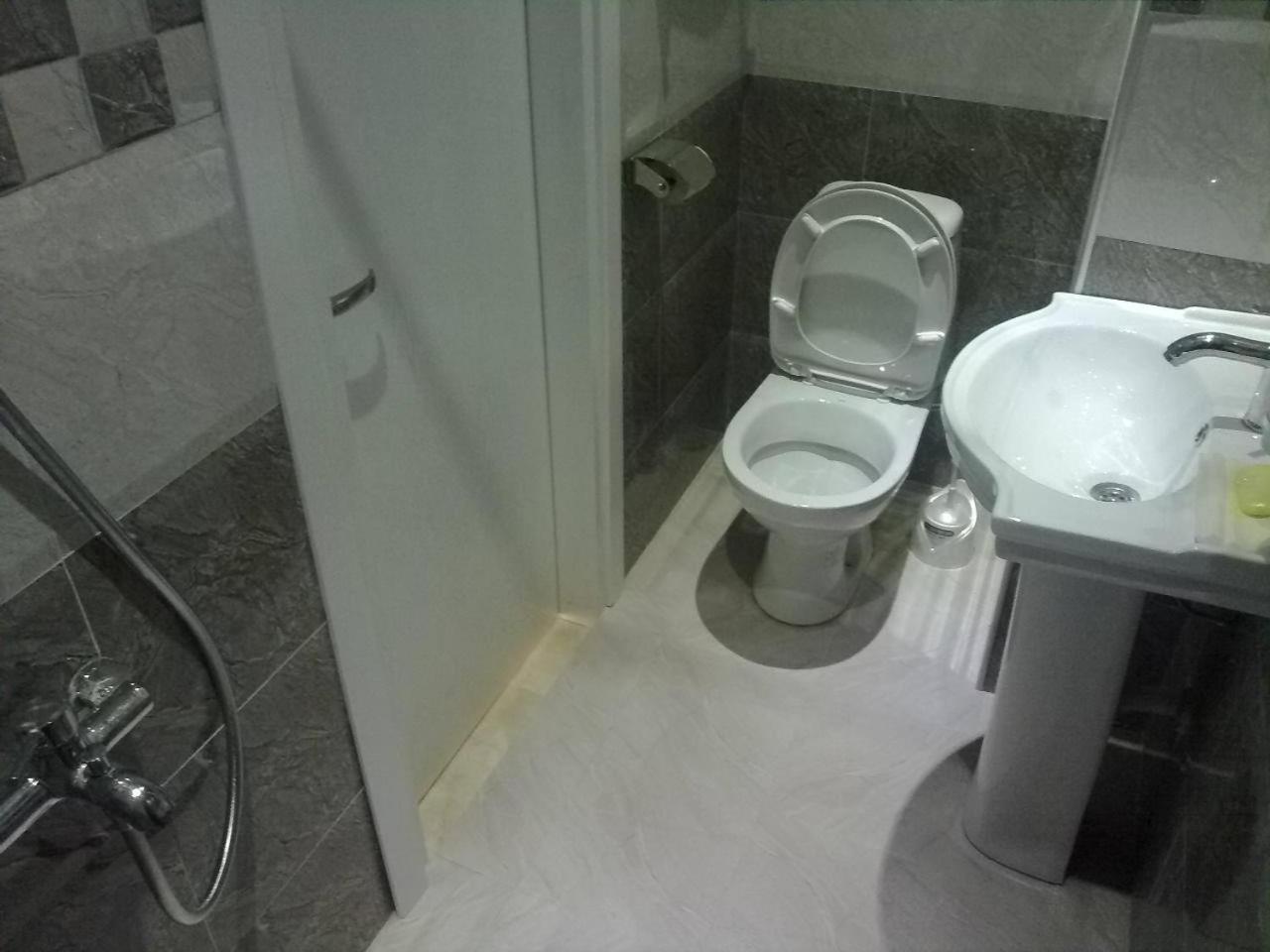 באטומי Apartment Face מראה חיצוני תמונה